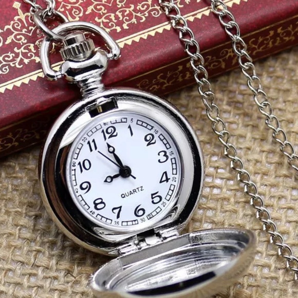 1 LEFT🆕️Marilyn Monroe necklace watch w/mirror - Picture 2 of 5